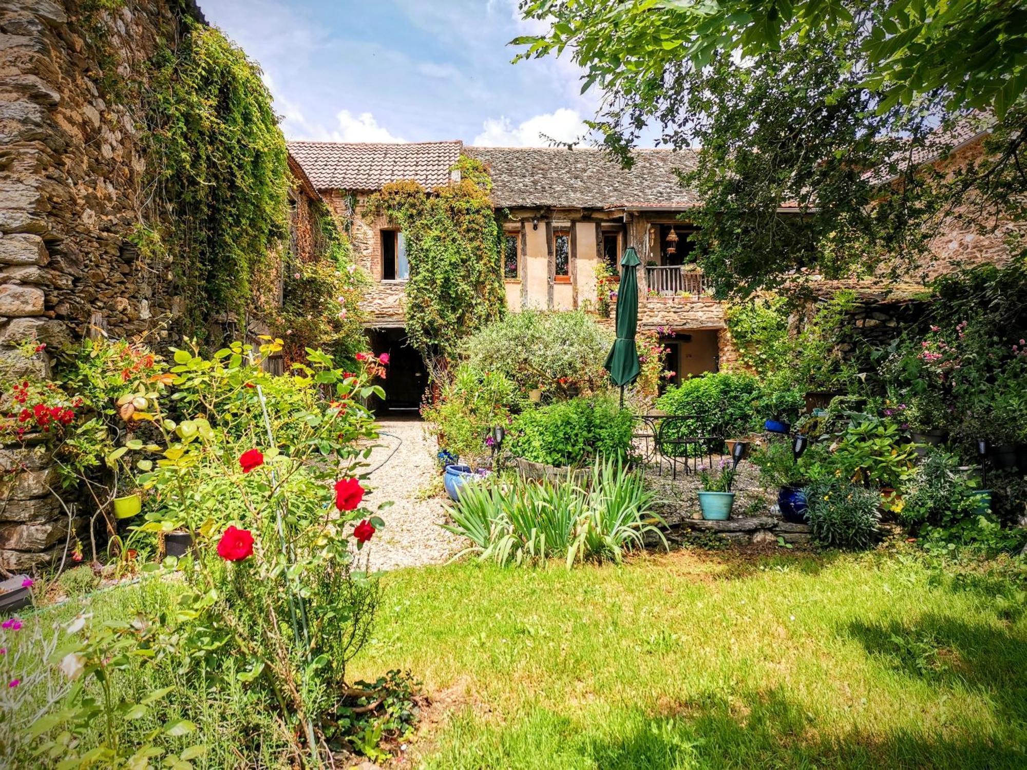 Chambres D'Hotes Le Puits D'Amour Mirandol-Bourgnounac Exterior foto
