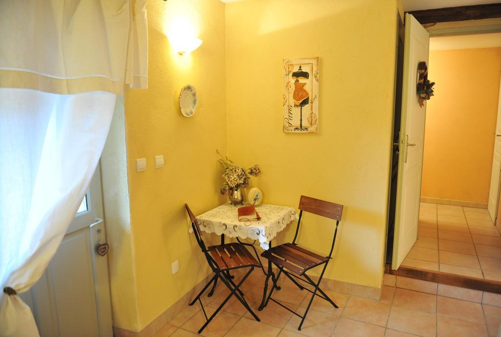 Chambres D'Hotes Le Puits D'Amour Mirandol-Bourgnounac Exterior foto